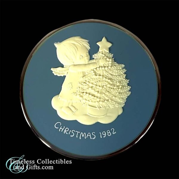 1982 Hallmark Betsy Clark Angel Christmas Cameo Ornament 1