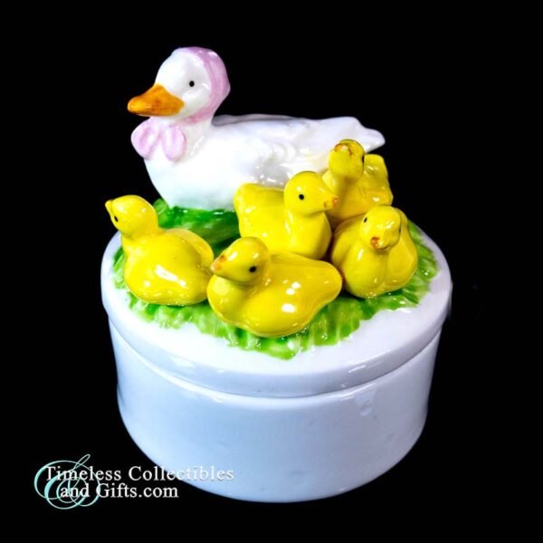 Beatrix Potter Mother Duck Porcelain Trinket Box 2