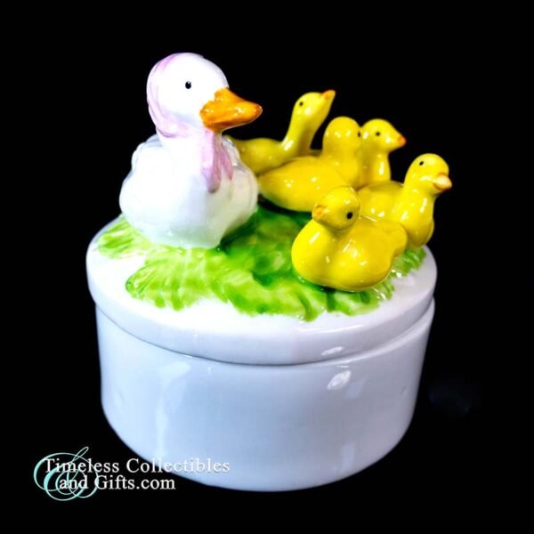 Beatrix Potter Mother Duck Porcelain Trinket Box 6