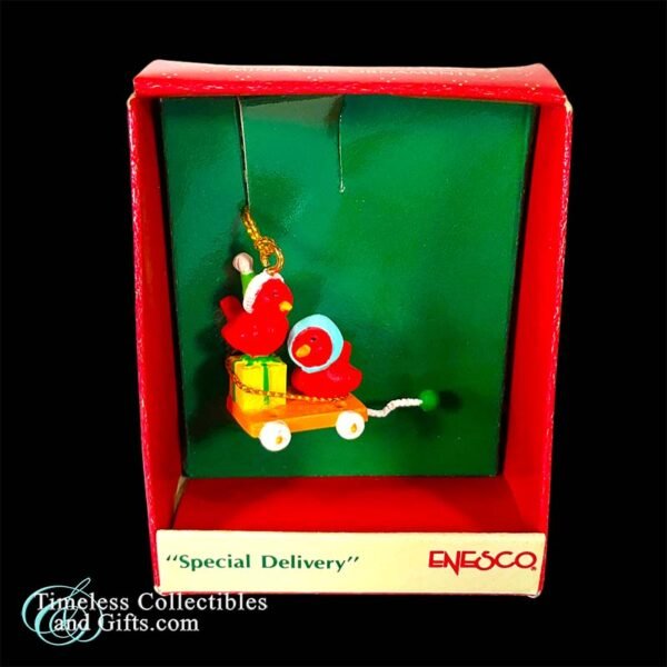 Enesco Small Wonders Special Delivery Red Chicks 1 copy